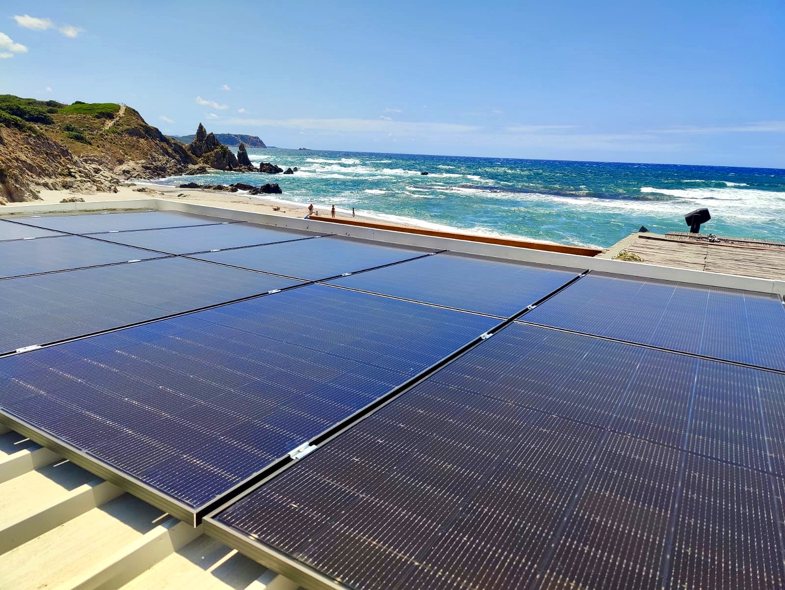 Impianto fotovoltaico Solar-E con vista sul mare della Sardegna Nord – Olbia Gallura