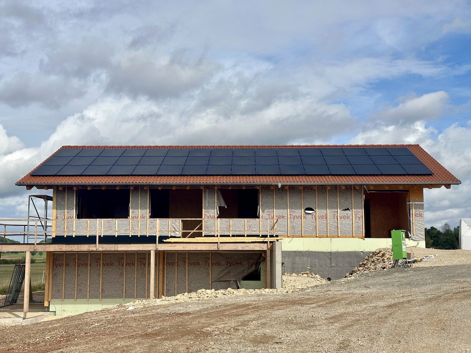 Impianto fotovoltaico completo su nuova costruzione in legno – Solar-E Germania